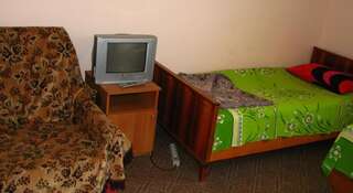 Гостевой дом Comfort 25 Судак Улучшенный четырехместный номер-3