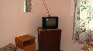 Гостевой дом Comfort 25 Судак Улучшенный трехместный номер-2